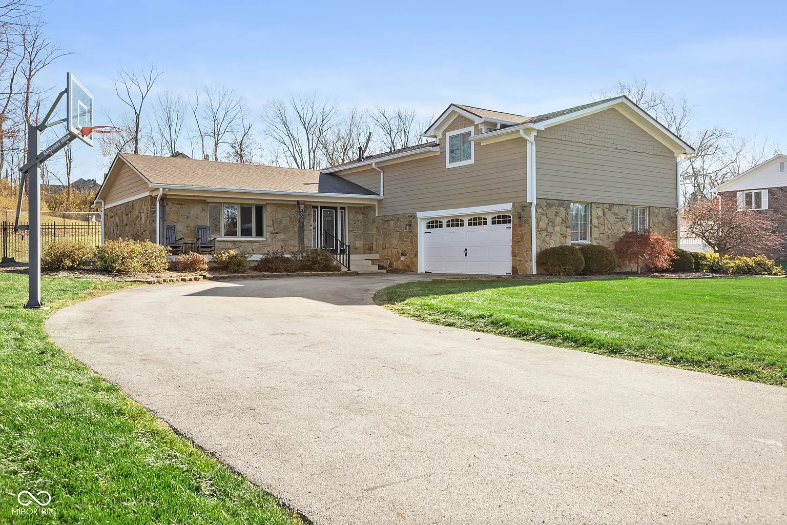 4201 Maple Hill Dr photo 1
