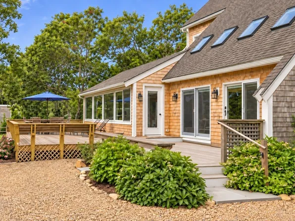 62 Schoolhouse Rd, Edgartown, MA 02539