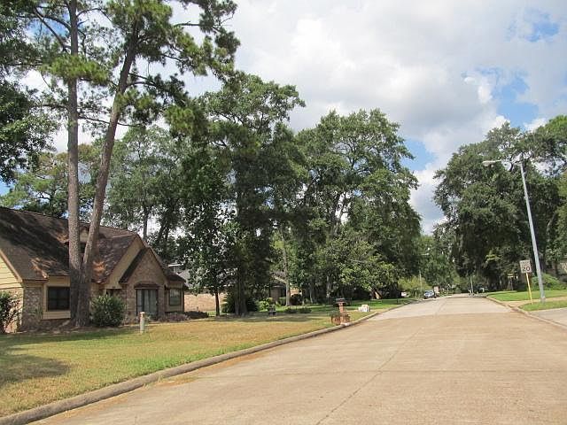 2nd image of 15203 Parkville Dr