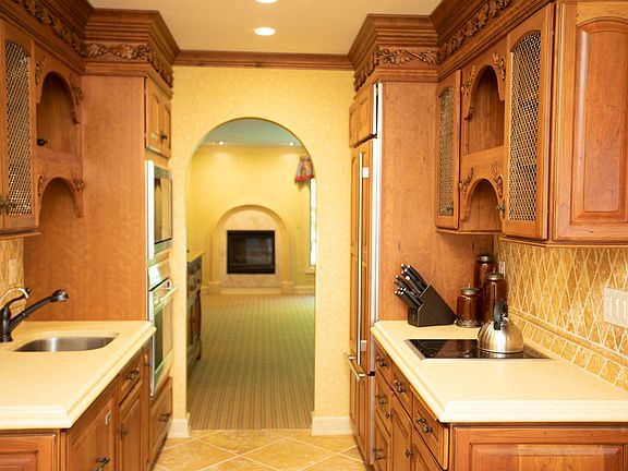 5th image of 7114 Lake Shore Dr Unit 21
