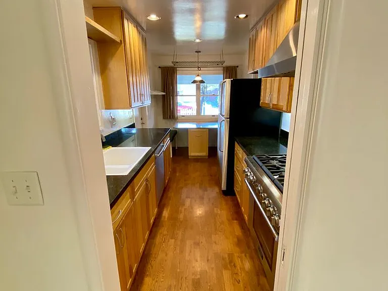 1052 Clark Ave — Photo 5