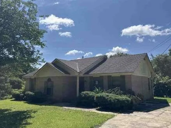 2112 Auburn St, Tuskegee, AL 36083
