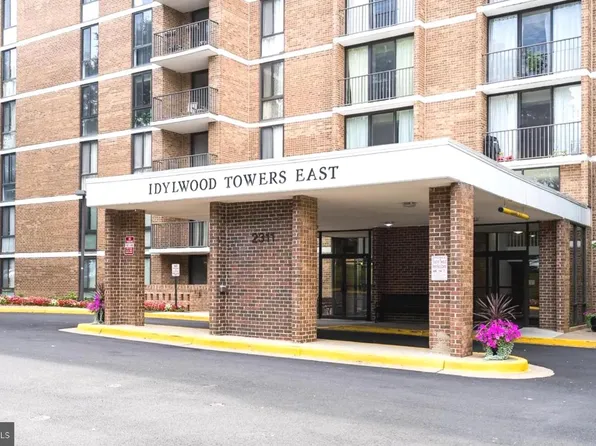 2311 Pimmit Dr APT 808, Falls Church, VA 22043