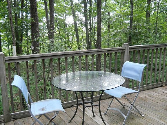 Large deck for entertaining 