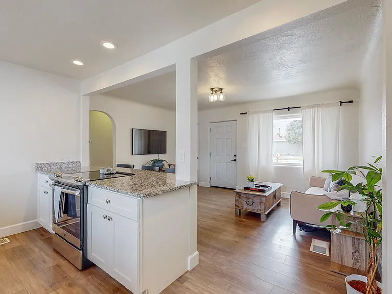527 Gene Ave NW — Photo 7
