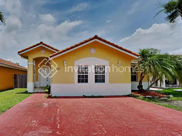 957 NW 128th Pl, Miami, FL 33182