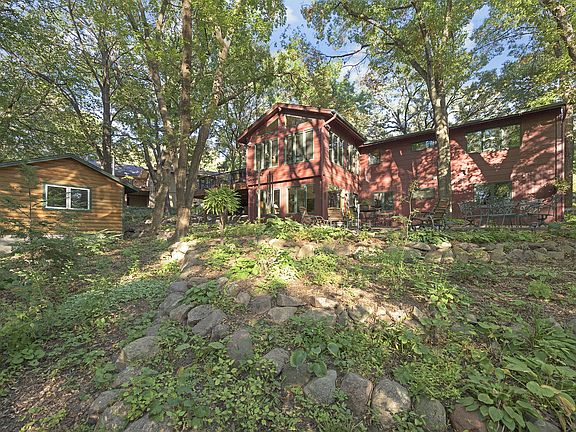 3rd image of 9518 Woodridge Cir