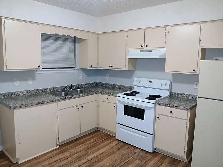 908 Trailwood Cir — Photo 5