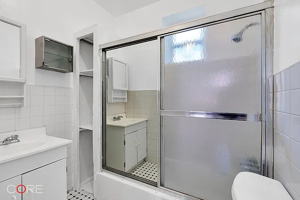 Rented by CORE | media 22