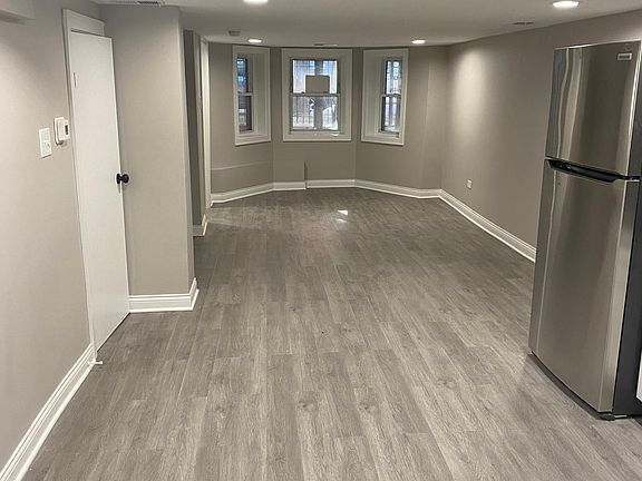 4th image of 2934 N Sawyer Ave #B