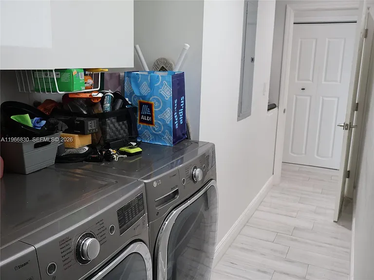 5505 SW 9th St — Photo 31