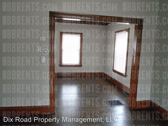 4th image of 109 Redwood Ave