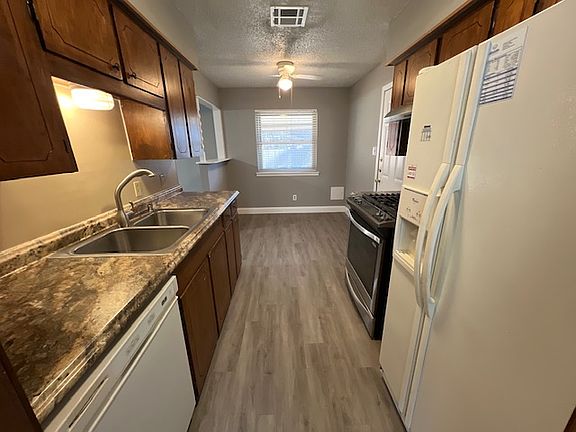 5th image of 24 Wylie Dr
