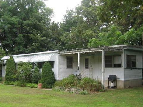 2nd image of 800 Hortons Ln