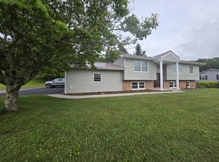 381 Pennsylvania Ave, Rainelle, WV 25962