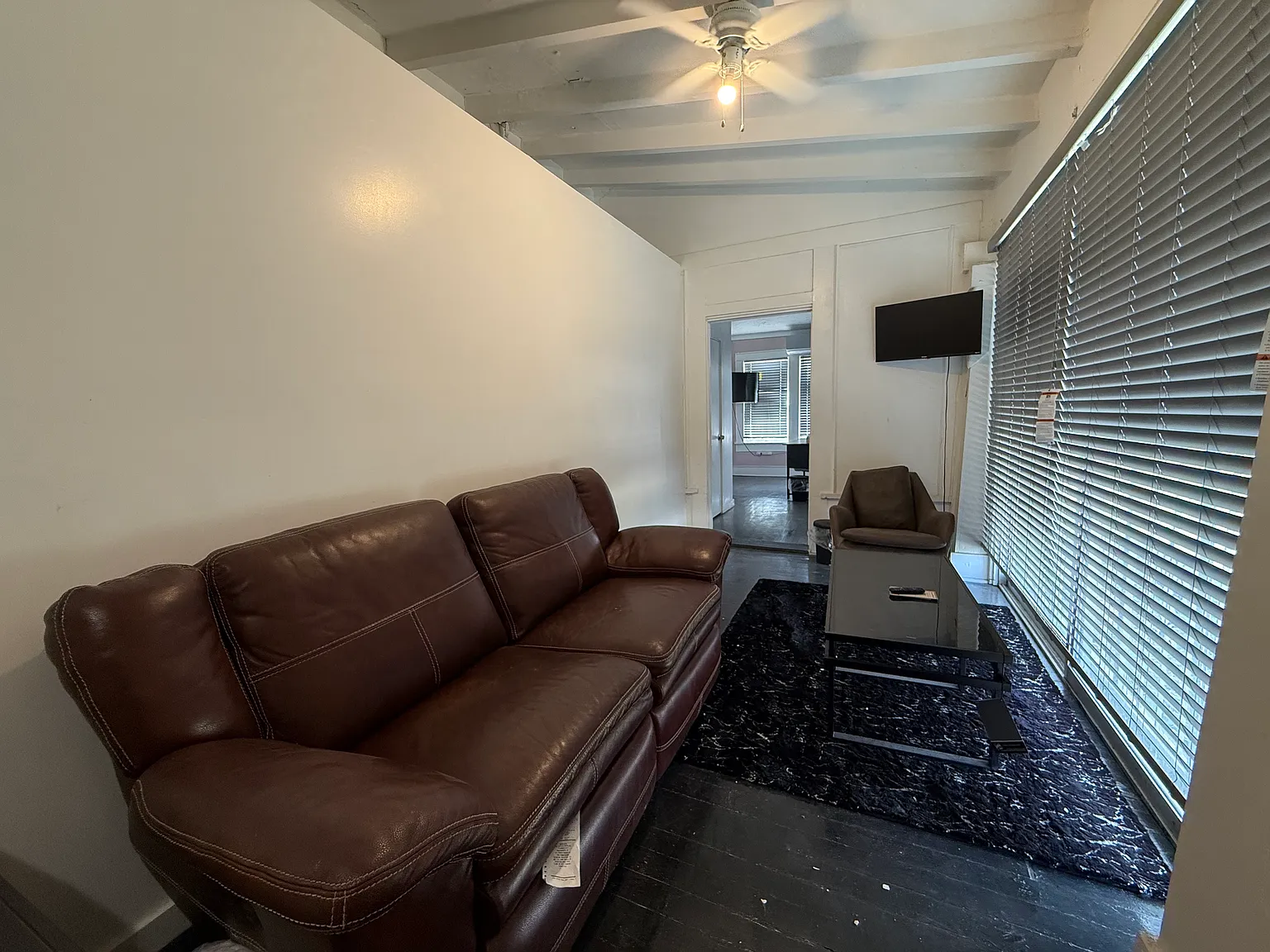 6 bed, 2406 sqft, $2,400 — Photo 4