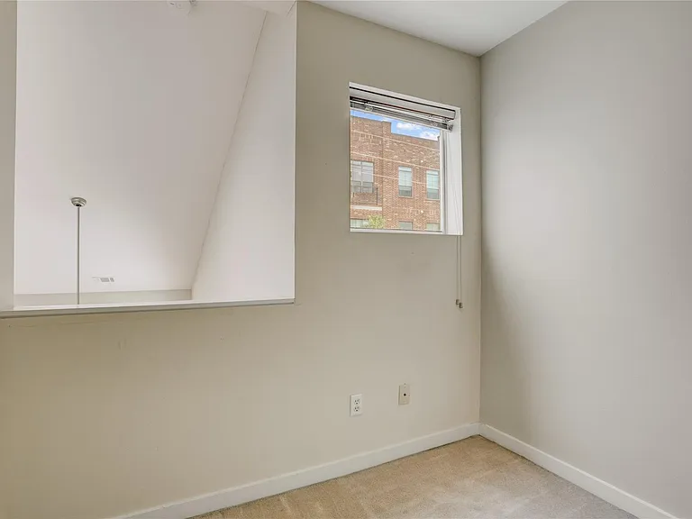 910 Ruthven St — Photo 22
