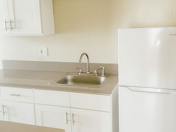 3rd image of 1153 N Vista St APT 8