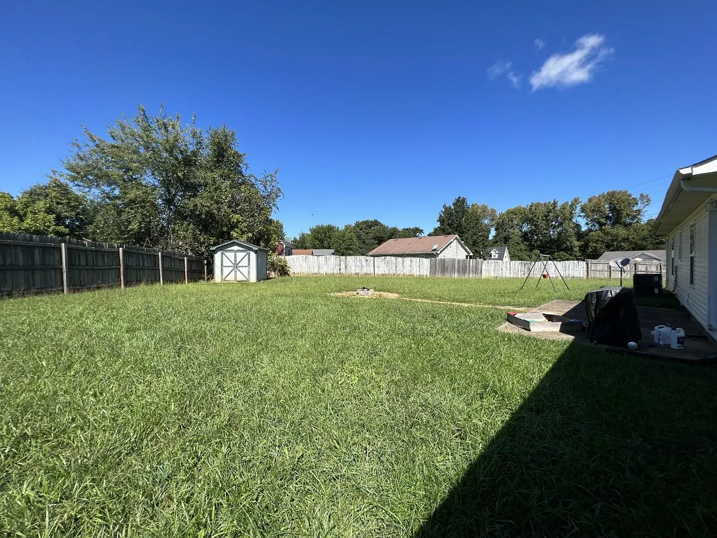 959 Van Buren Ave — Photo 2