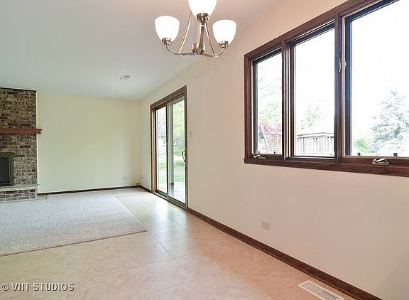 5th image of 215 Woburn Ln