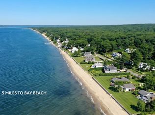 22 Fern Rd, Southampton, NY 11968