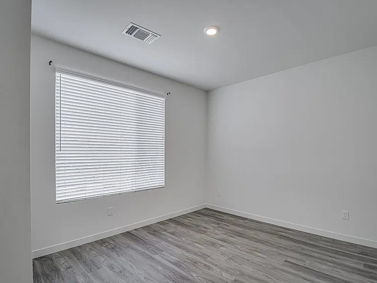 15017 Maryvale Ave — Photo 14