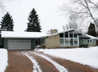 420 Roselawn Blvd, Green Bay, WI 54301