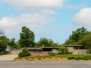 35 Fultonwood Dr SE, Grand Rapids, MI 49503