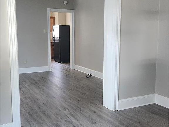 3rd image of 28 E Walnut St