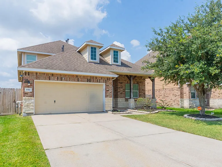 8311 Bay Oaks Dr — Photo 2