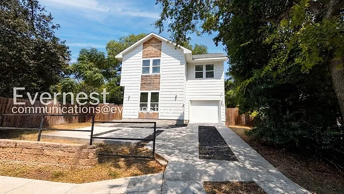 3 bed, 2.5 bath, 1294 sqft, $1,995 — Photo 1