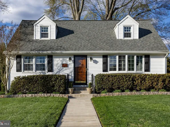 128 Nancy Ln, Ewing, NJ 08638