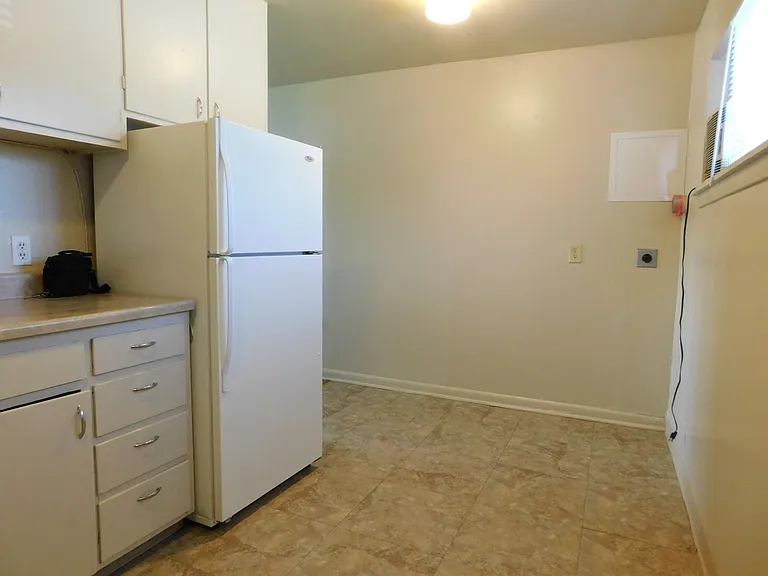 1368 Elm Ave — Photo 6