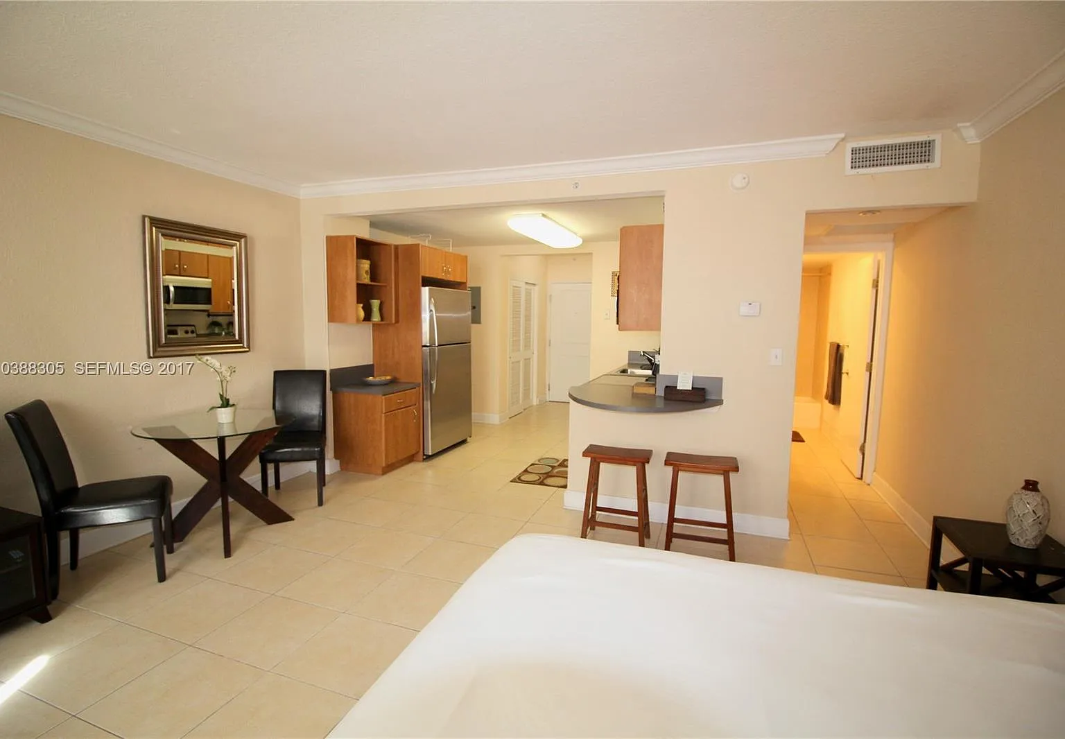 Studio, 594 sqft, $1,950 — Photo 3
