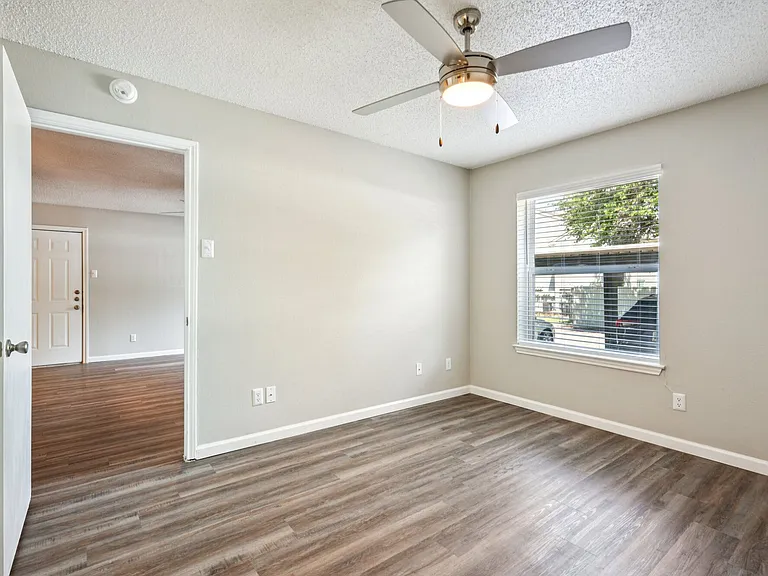 Fieldcrest Apartments — Photo 34