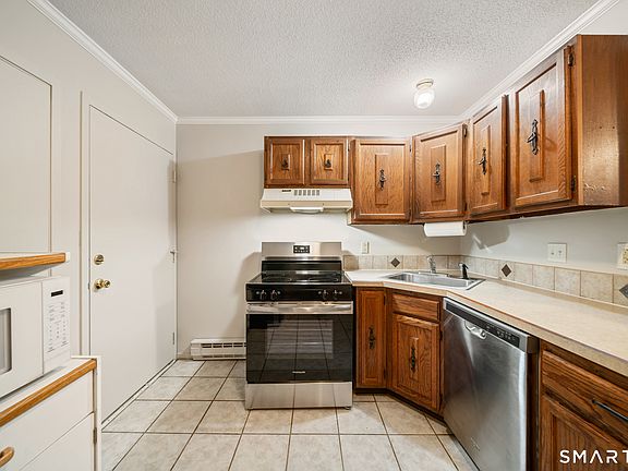 5th image of 110 Wellington Dr