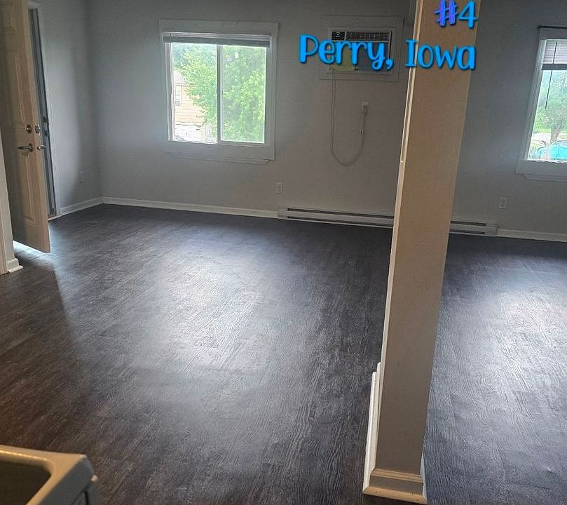 2nd image of 303 8th St APT 4