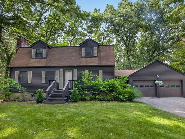 9 Spruce Rd, North Reading, MA 01864