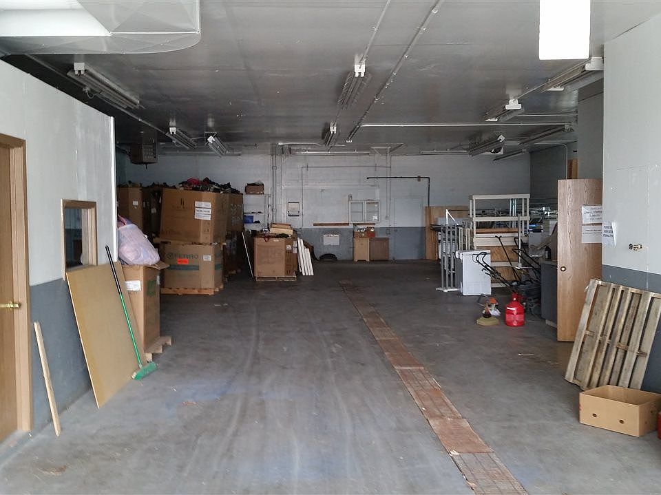 2nd image of 1222 Gilbert Ct