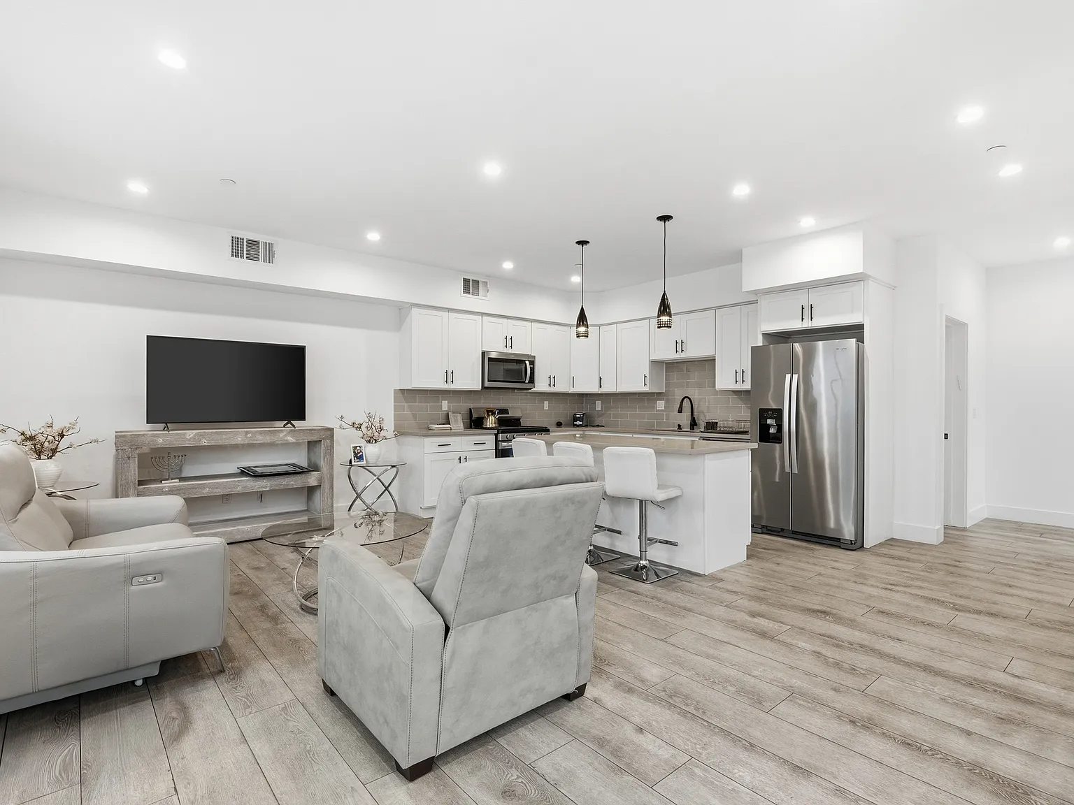 4 bed, 1795 sqft, $4,600 — Photo 4