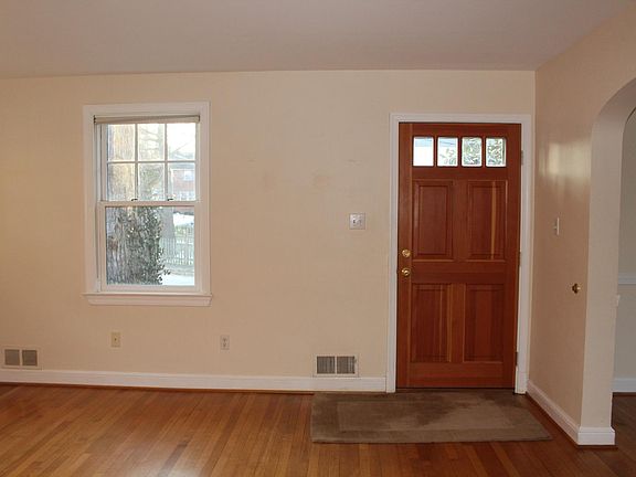 3rd image of 1027 N Manchester St