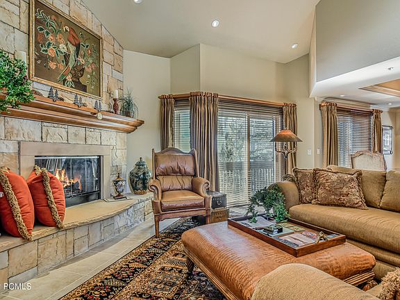 2nd image of 1601 Lakeside Cir