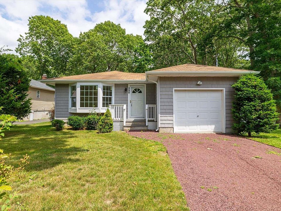 1st image of 390 Lockwood Drive
