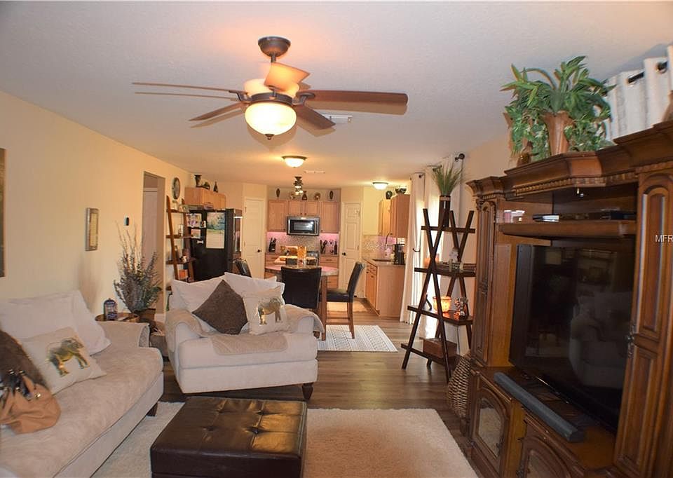 2nd image of 1034 SE 39th Ter