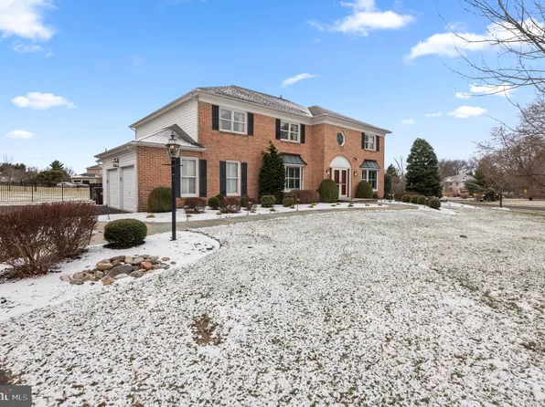 720 Mara Dr, Blue Bell, PA 19422