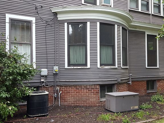 3rd image of 1067 N Cherry St