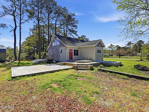 2nd image of 1748 Soundneck Road