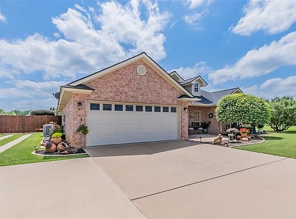 3rd image of 1400 Westwood Ct