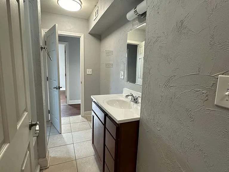 1021 East Carson Street — Photo 10
