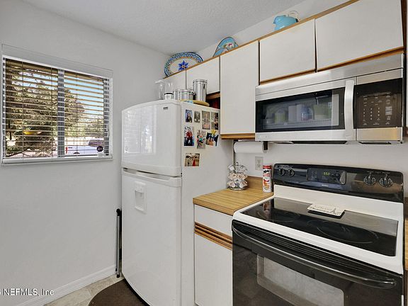 5th image of 85 DEBARRY Avenue #1002
